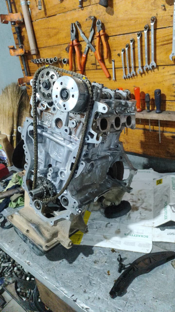 Motor com corrente de comando